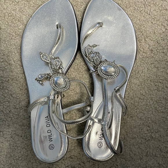 Slightly worn silver sandals with hanging diamonds - Picture 1 of 3